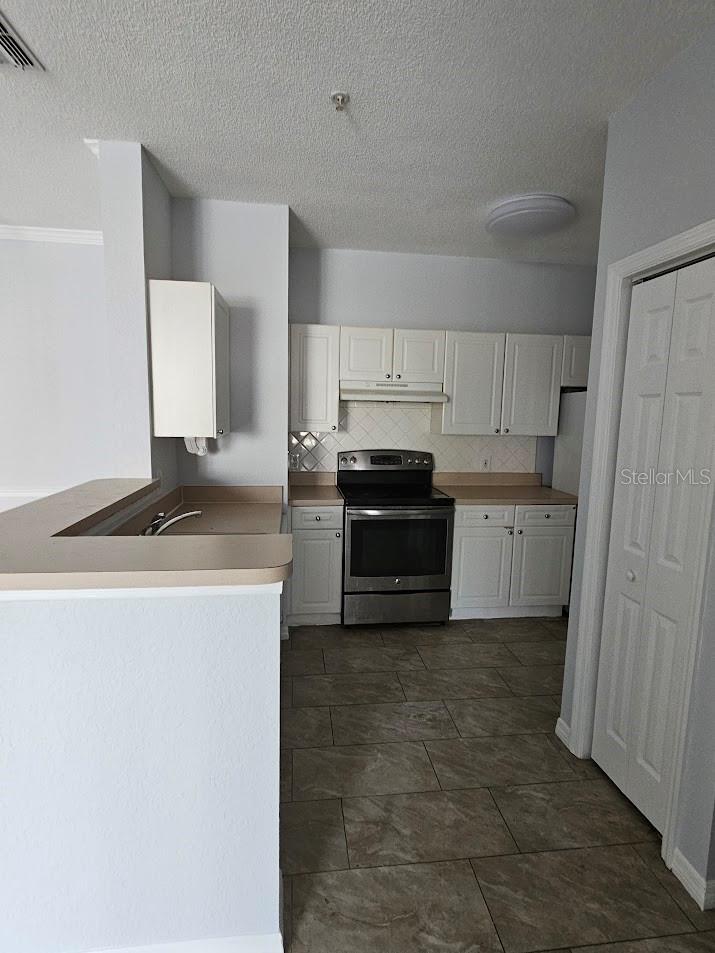 Image 21 of 25 For 18001 Richmond Place Drive 716