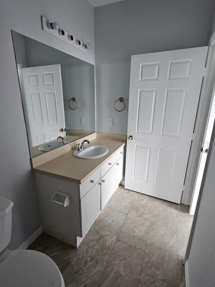 Image 23 of 25 For 18001 Richmond Place Drive 716