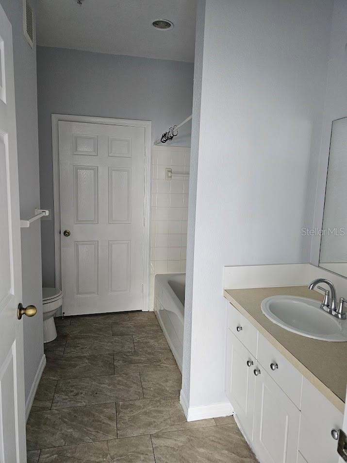 Image 24 of 25 For 18001 Richmond Place Drive 716