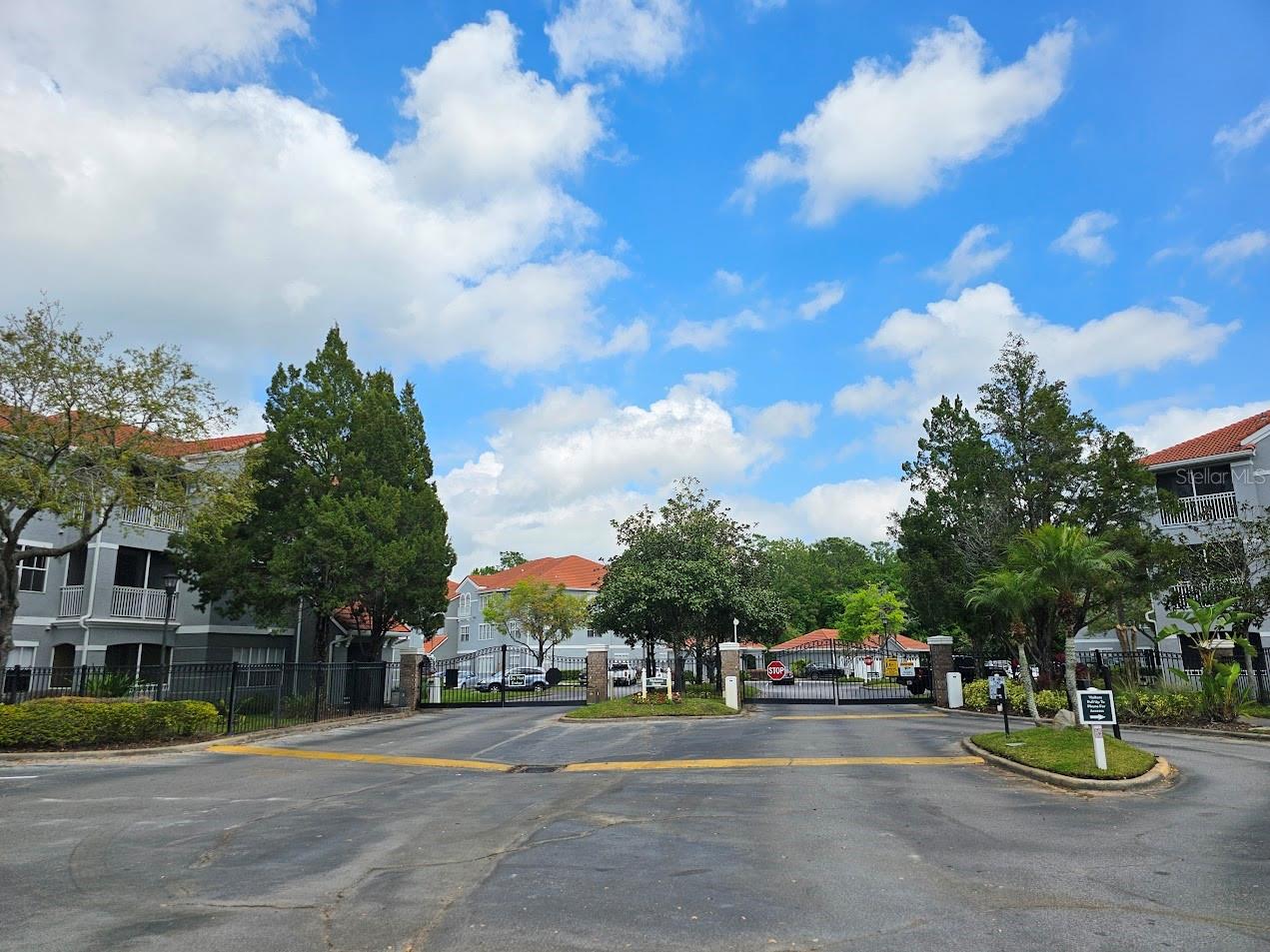 Image 4 of 25 For 18001 Richmond Place Drive 716