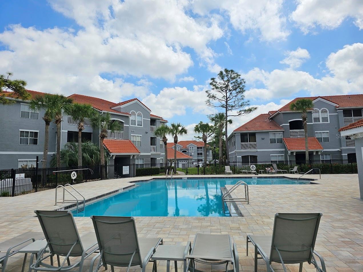 Image 5 of 25 For 18001 Richmond Place Drive 716