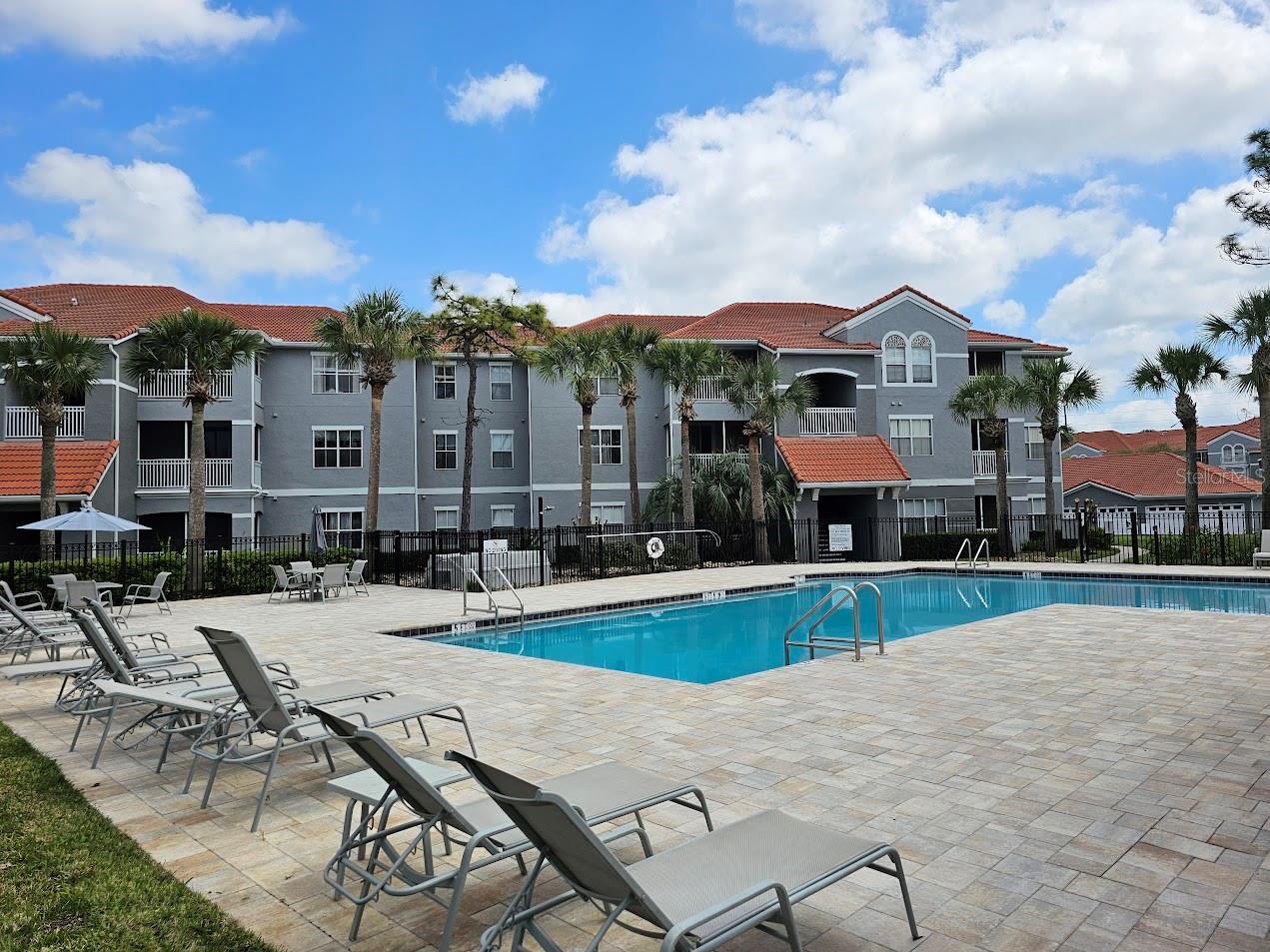 Image 6 of 25 For 18001 Richmond Place Drive 716