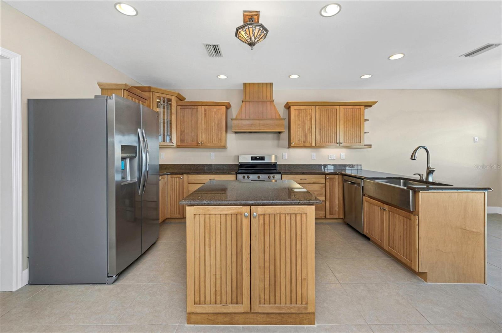 Listing photo id 9 for 1445 Corey Way S