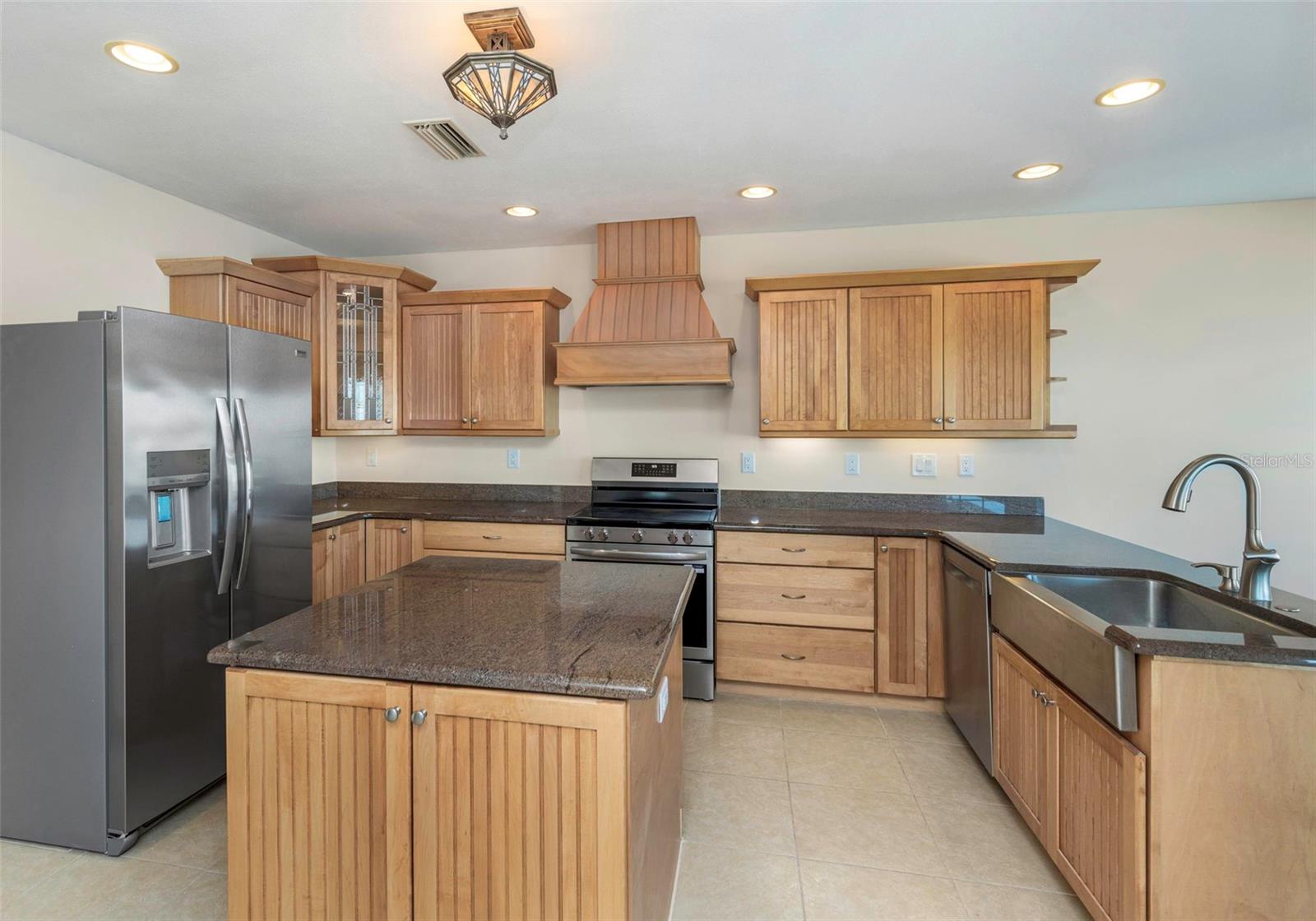 Listing photo id 10 for 1445 Corey Way S