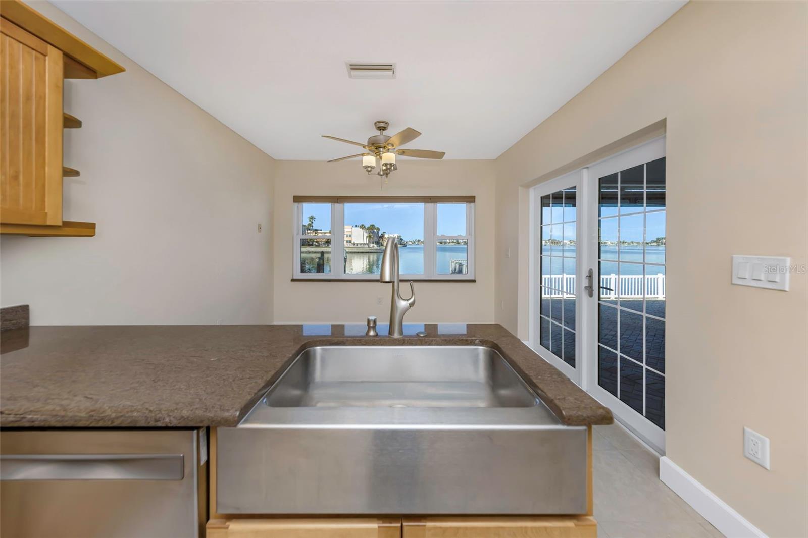 Listing photo id 14 for 1445 Corey Way S