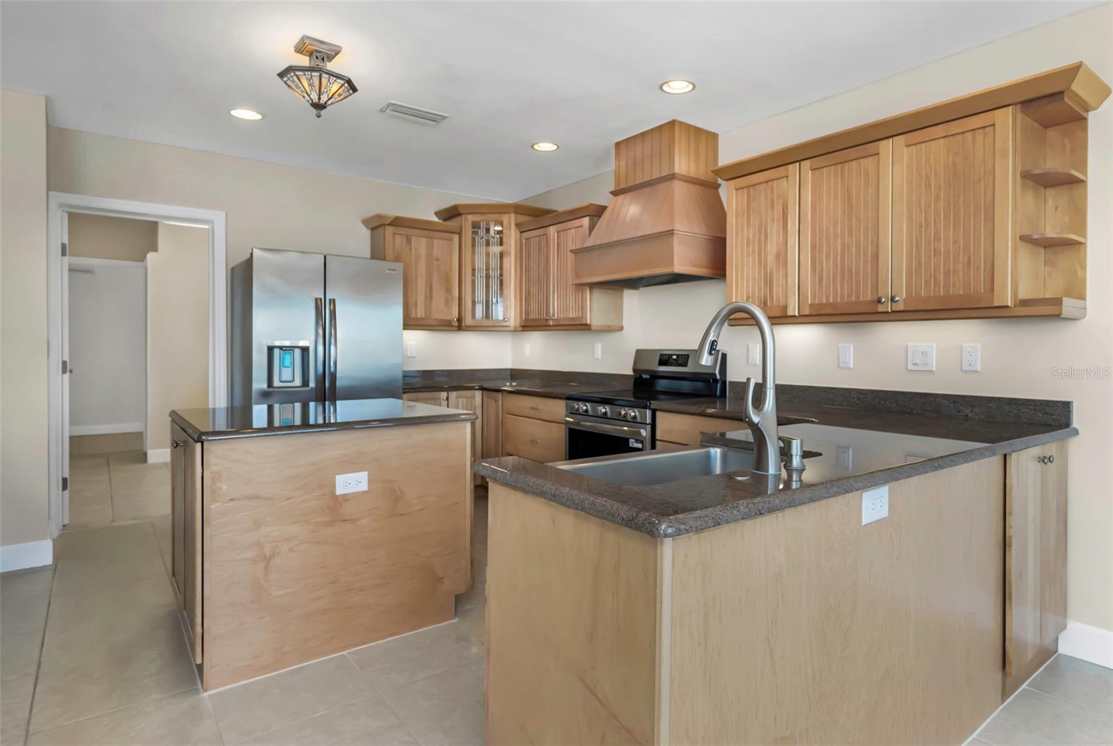 Listing photo id 15 for 1445 Corey Way S