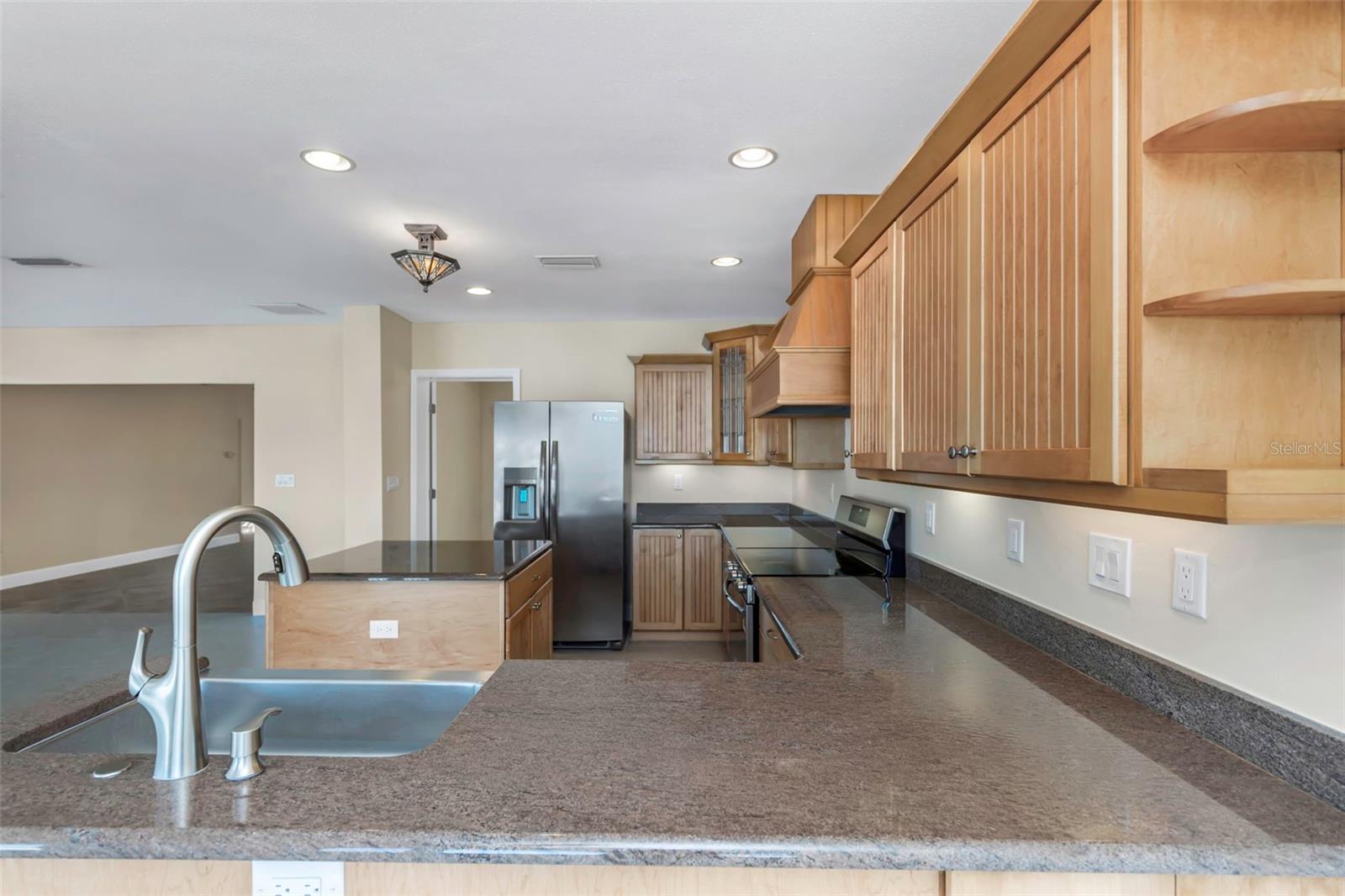 Listing photo id 16 for 1445 Corey Way S