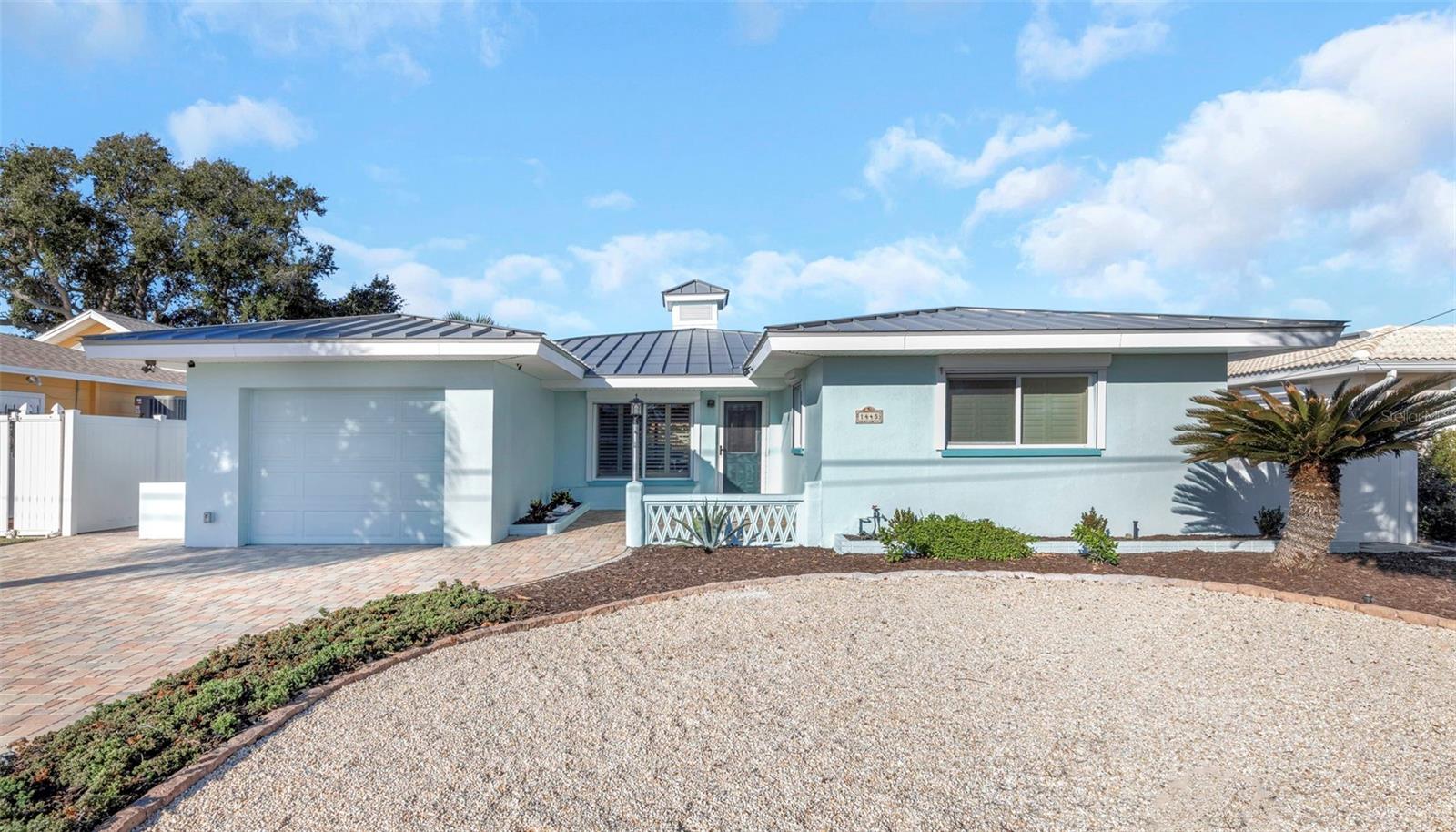 Listing photo id 0 for 1445 Corey Way S