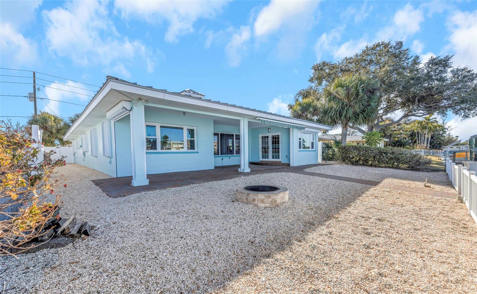 Listing photo id 20 for 1445 Corey Way S