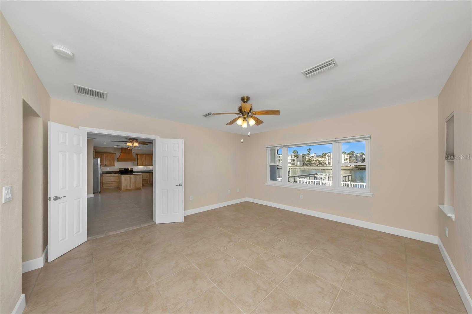 Listing photo id 24 for 1445 Corey Way S