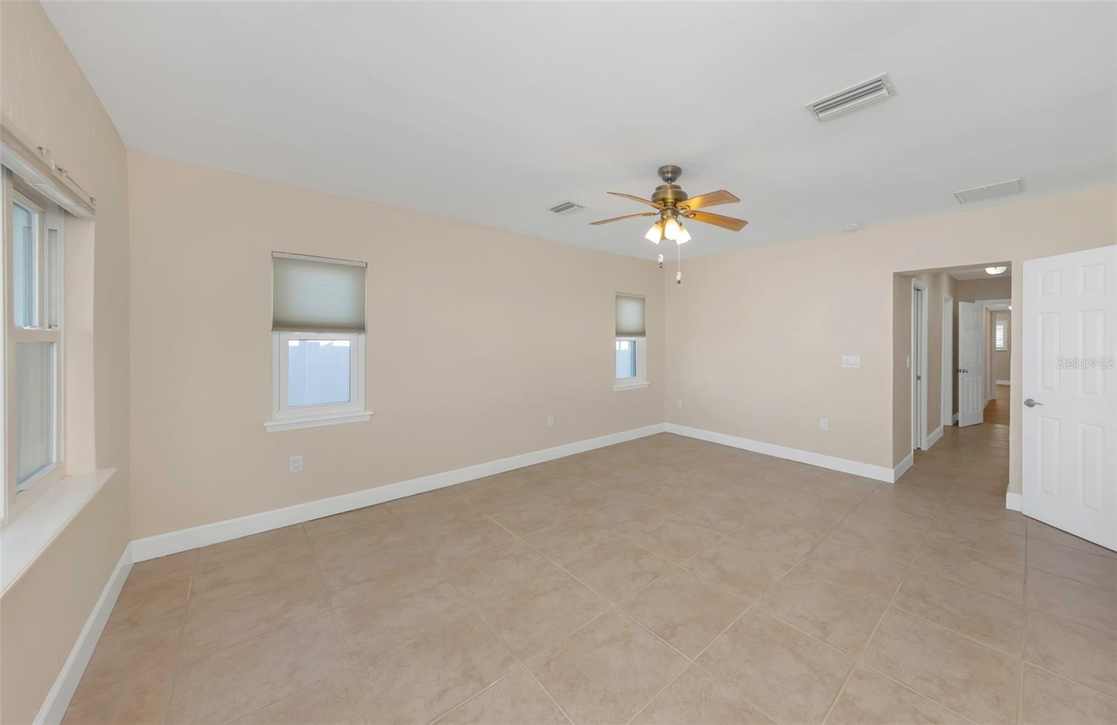 Listing photo id 25 for 1445 Corey Way S