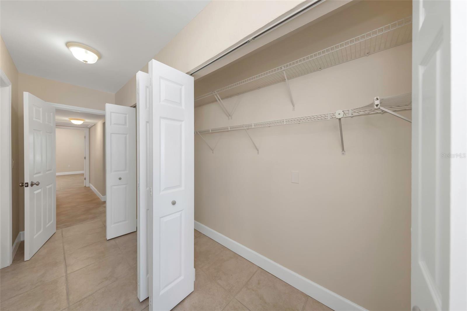 Listing photo id 28 for 1445 Corey Way S