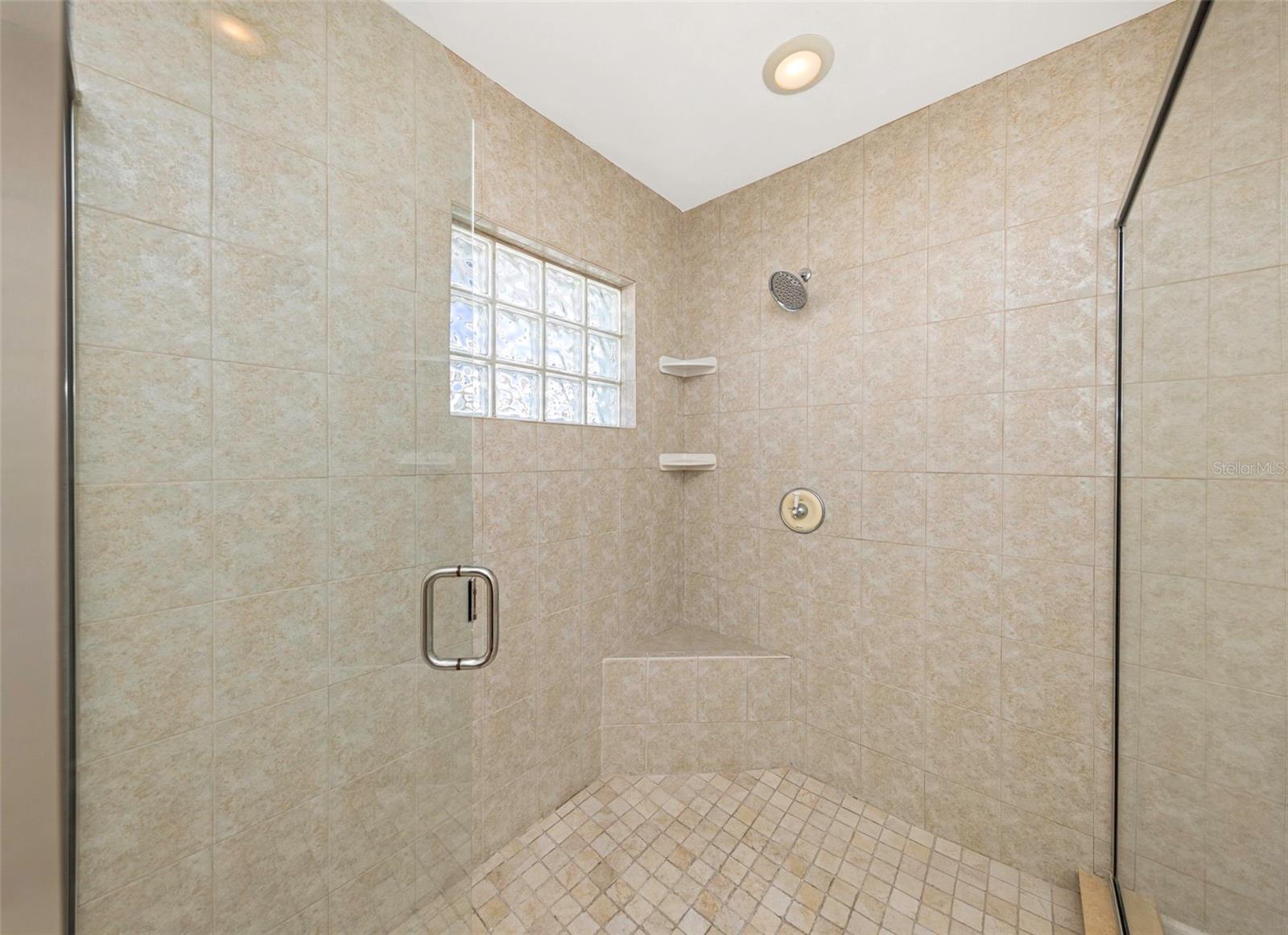 Listing photo id 30 for 1445 Corey Way S