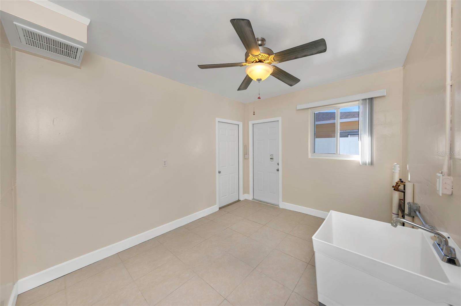 Listing photo id 37 for 1445 Corey Way S