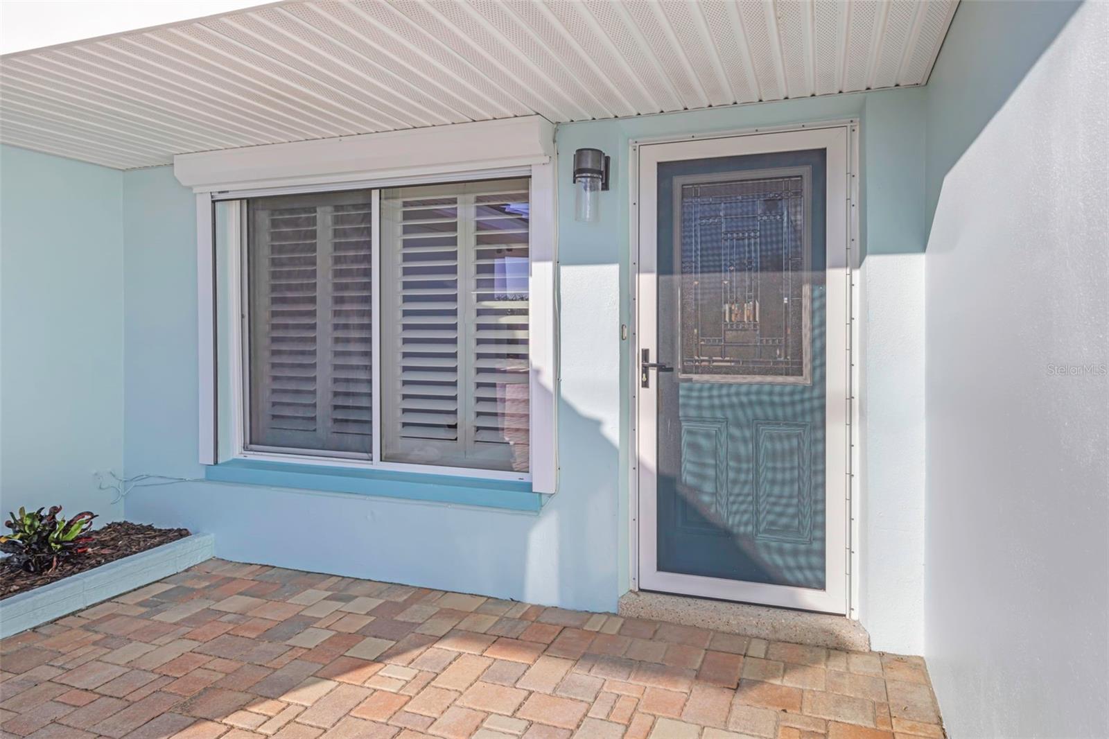 Listing photo id 2 for 1445 Corey Way S