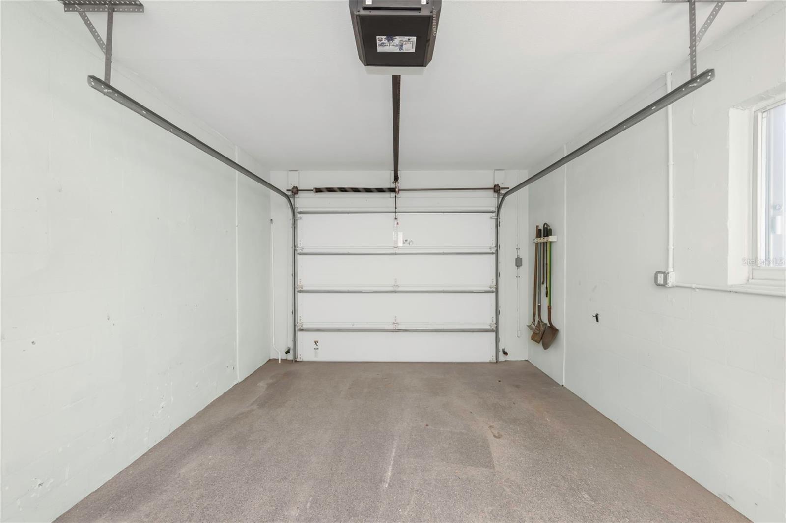 Listing photo id 40 for 1445 Corey Way S