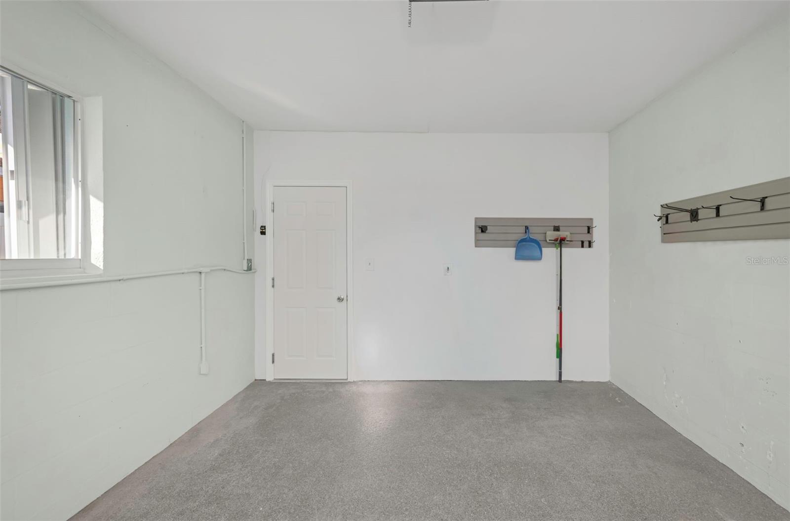 Listing photo id 41 for 1445 Corey Way S