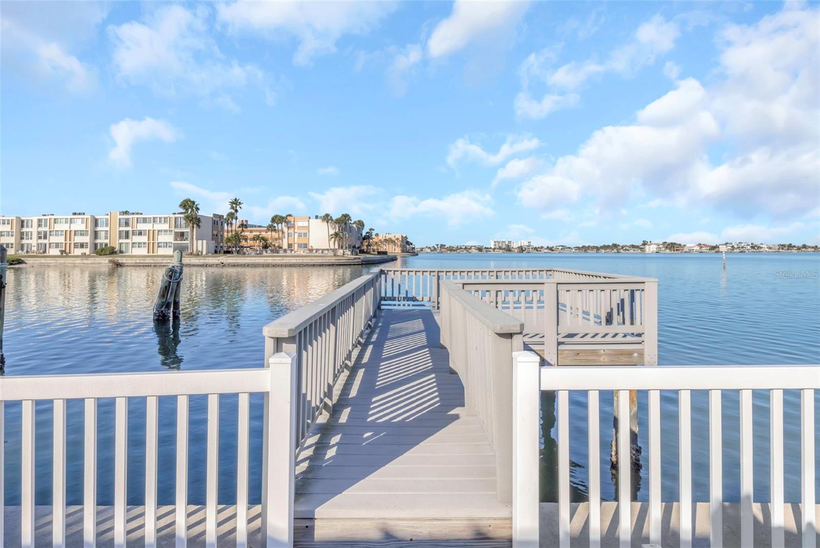 Listing photo id 44 for 1445 Corey Way S