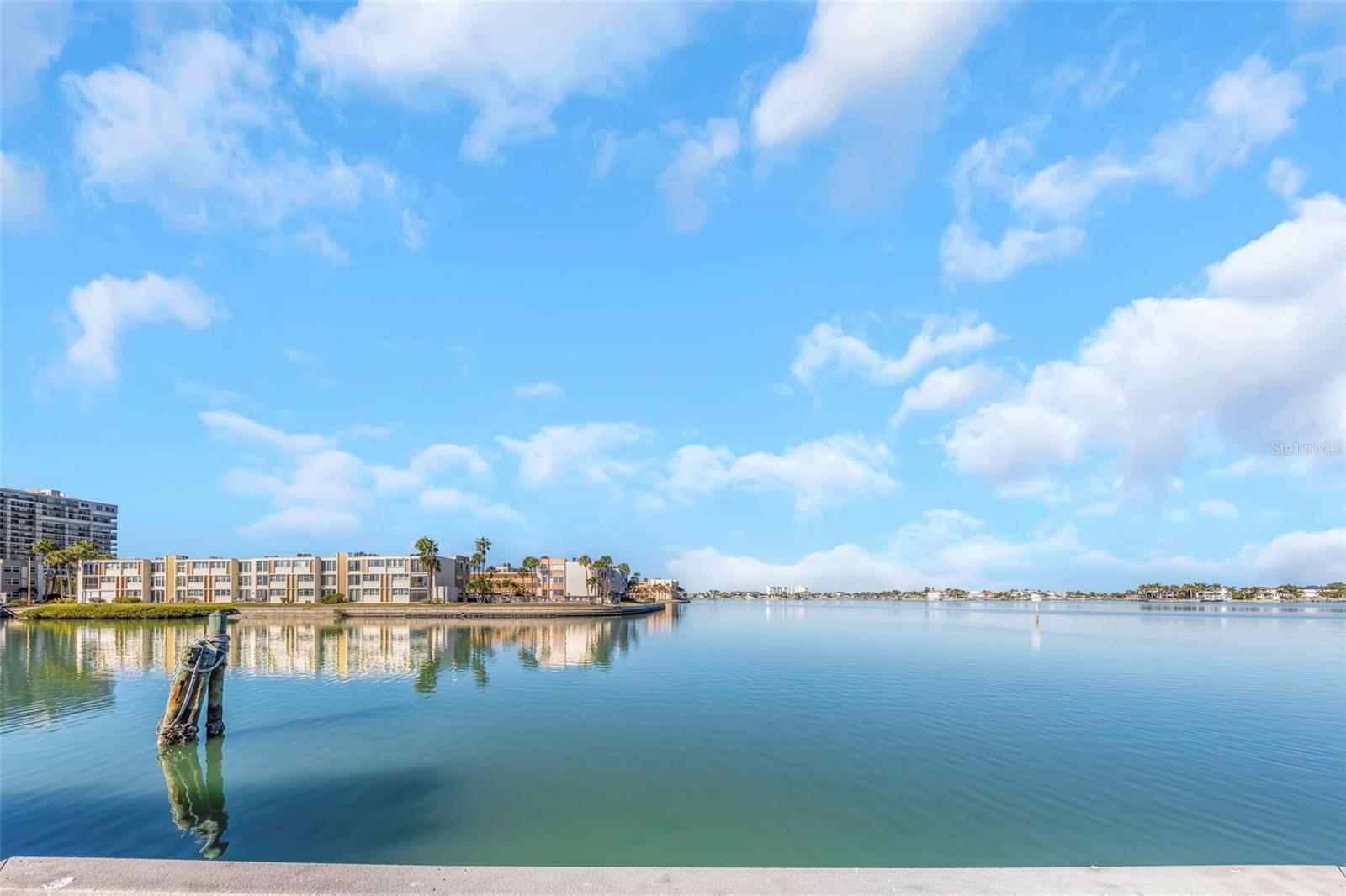 Listing photo id 45 for 1445 Corey Way S