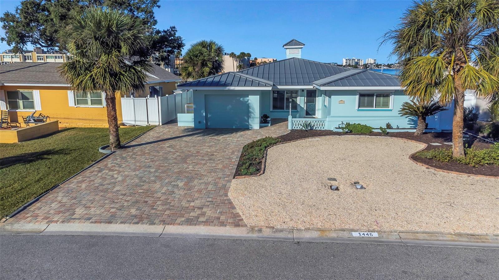 Listing photo id 52 for 1445 Corey Way S