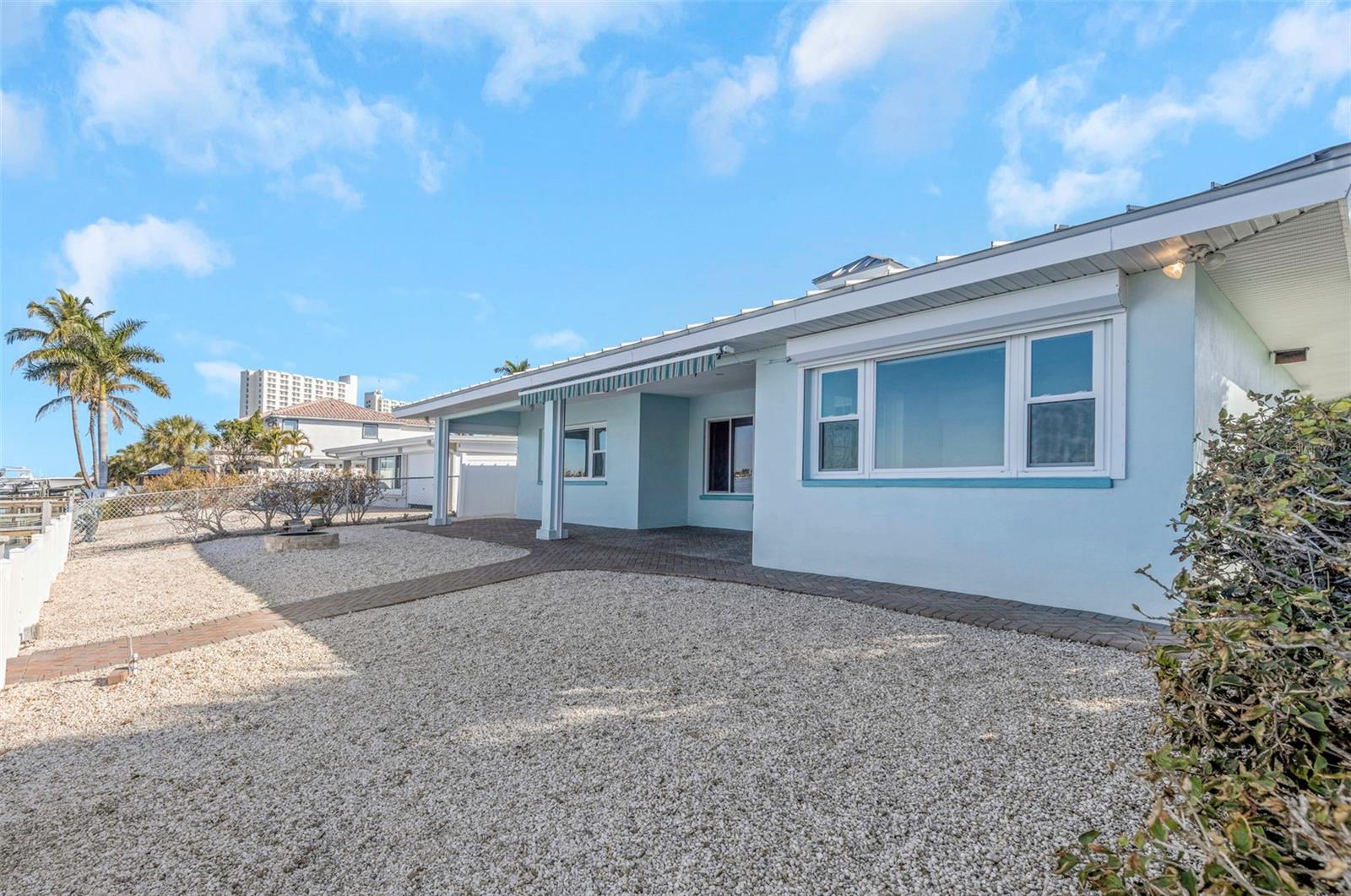 Listing photo id 56 for 1445 Corey Way S