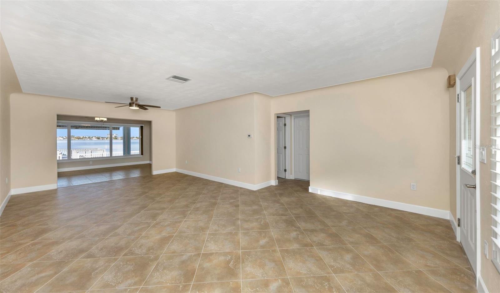 Listing photo id 4 for 1445 Corey Way S