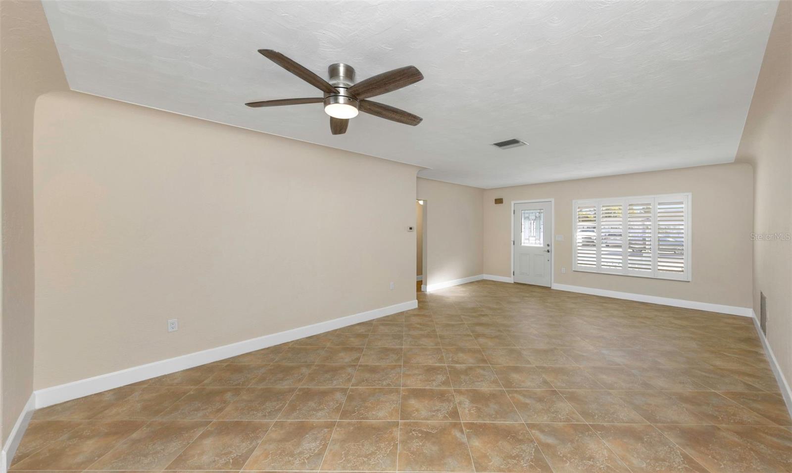 Listing photo id 5 for 1445 Corey Way S