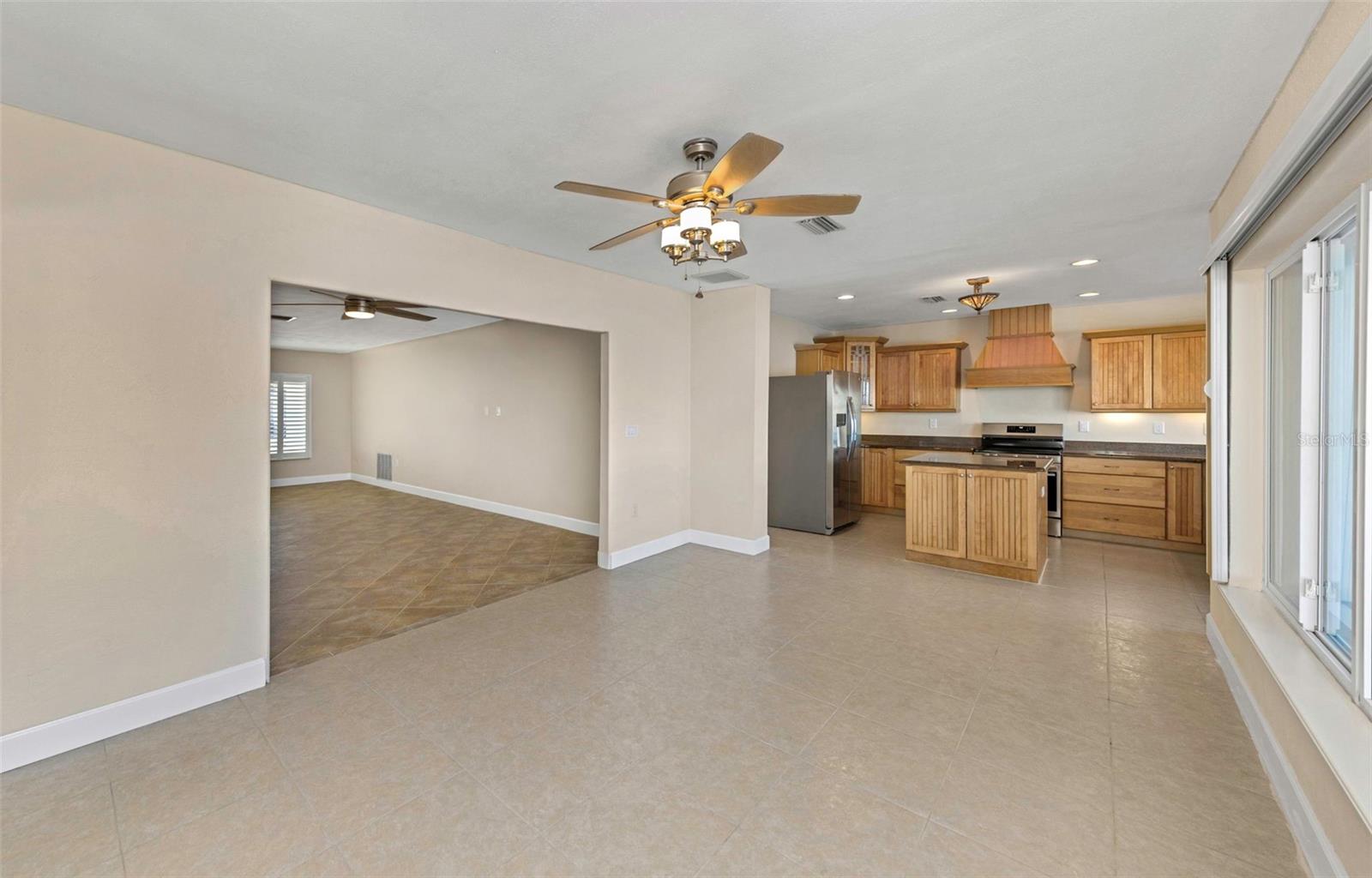 Listing photo id 7 for 1445 Corey Way S