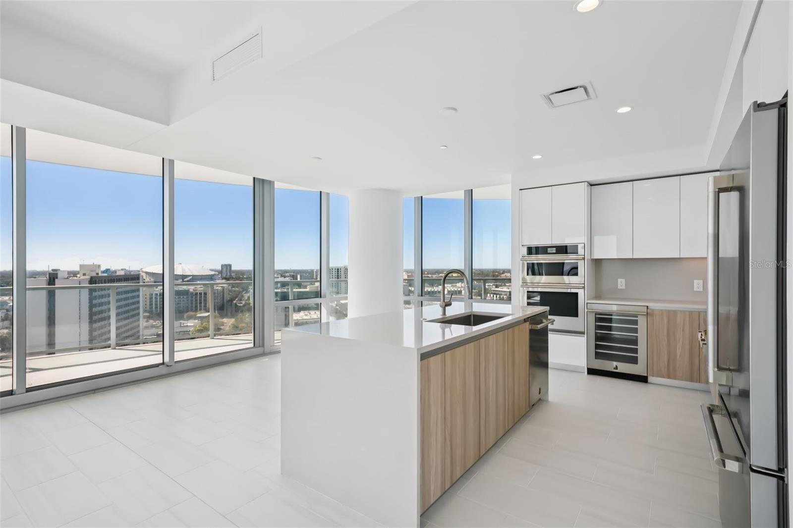 Listing photo id 8 for 400 Central Avenue 1601