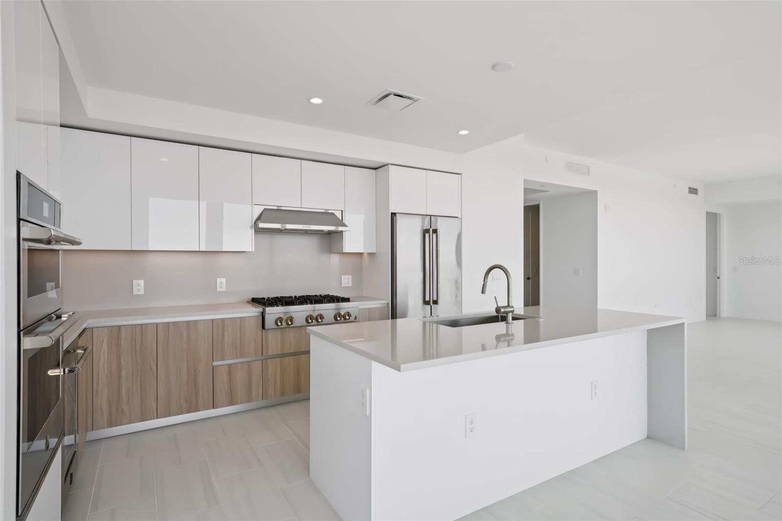 Listing photo id 9 for 400 Central Avenue 1601