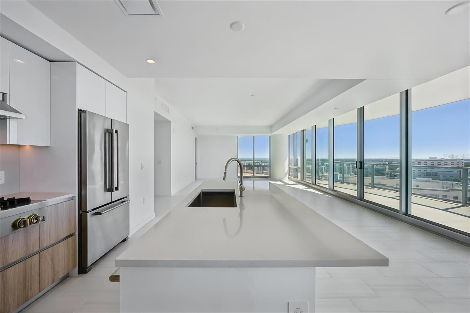 Listing photo id 11 for 400 Central Avenue 1601