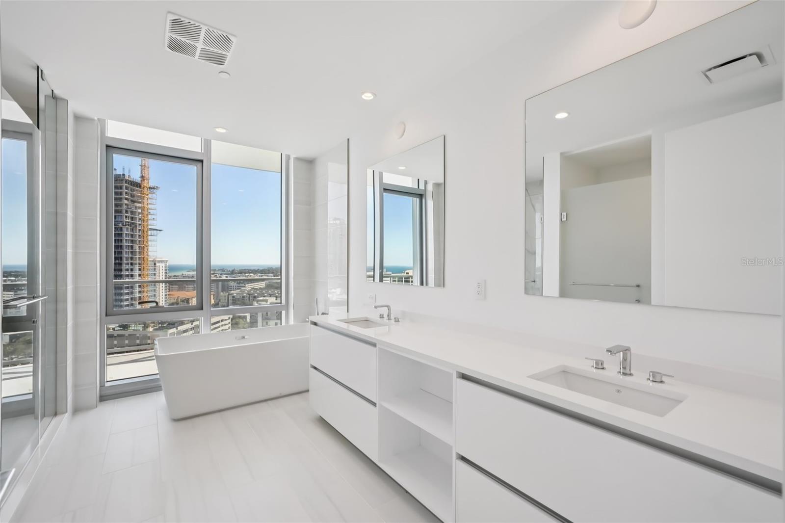 Listing photo id 14 for 400 Central Avenue 1601