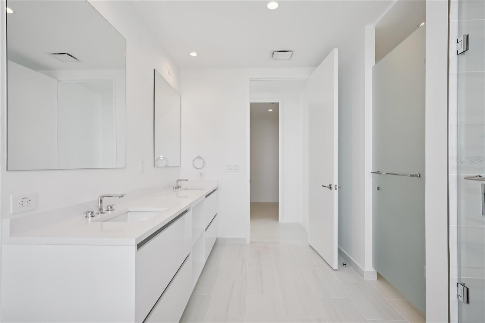 Listing photo id 16 for 400 Central Avenue 1601