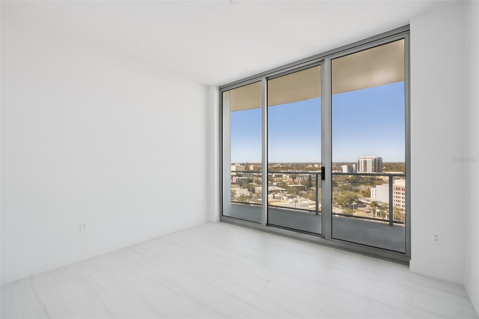 Listing photo id 18 for 400 Central Avenue 1601