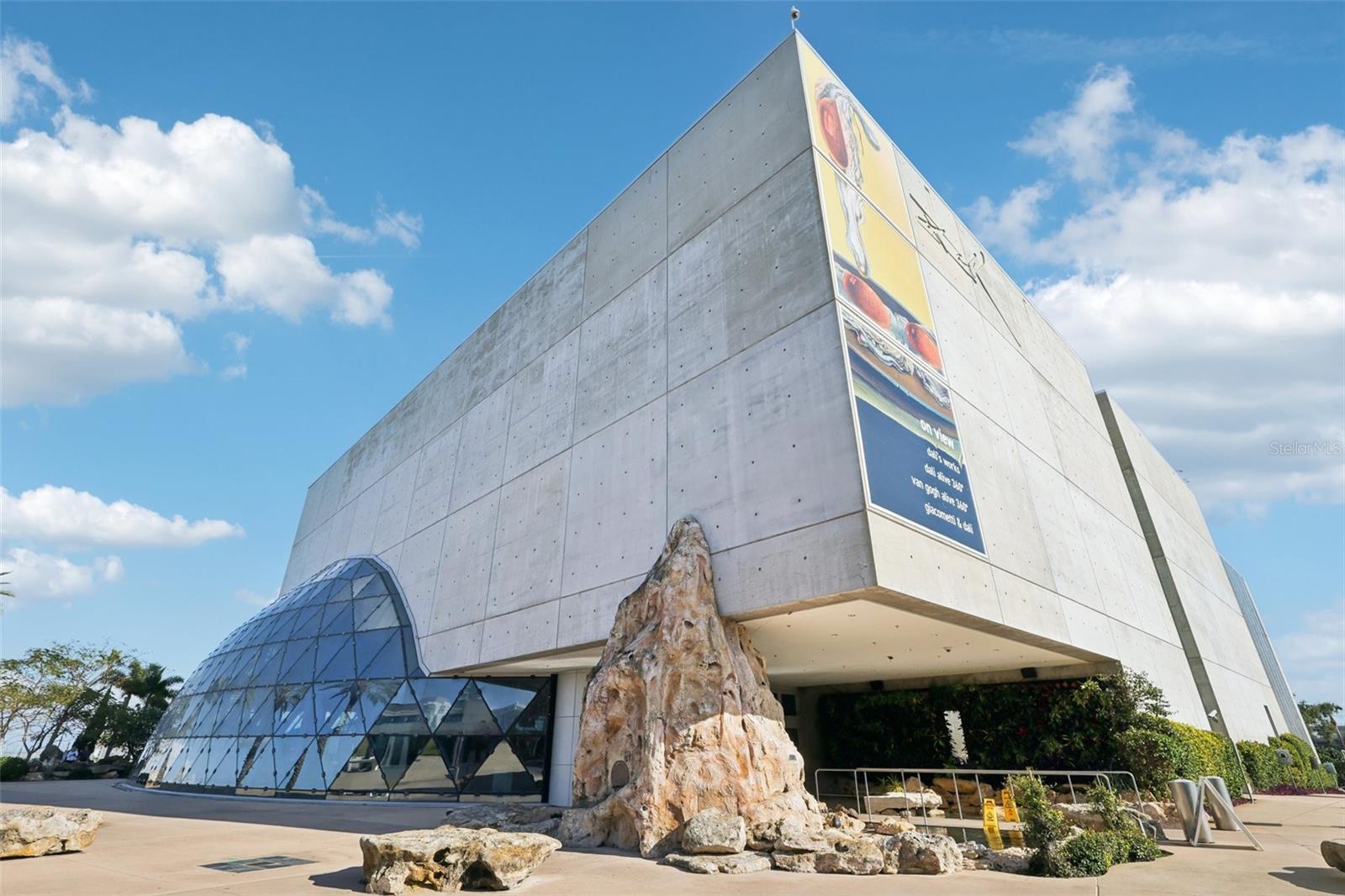 Listing photo id 43 for 400 Central Avenue 1601