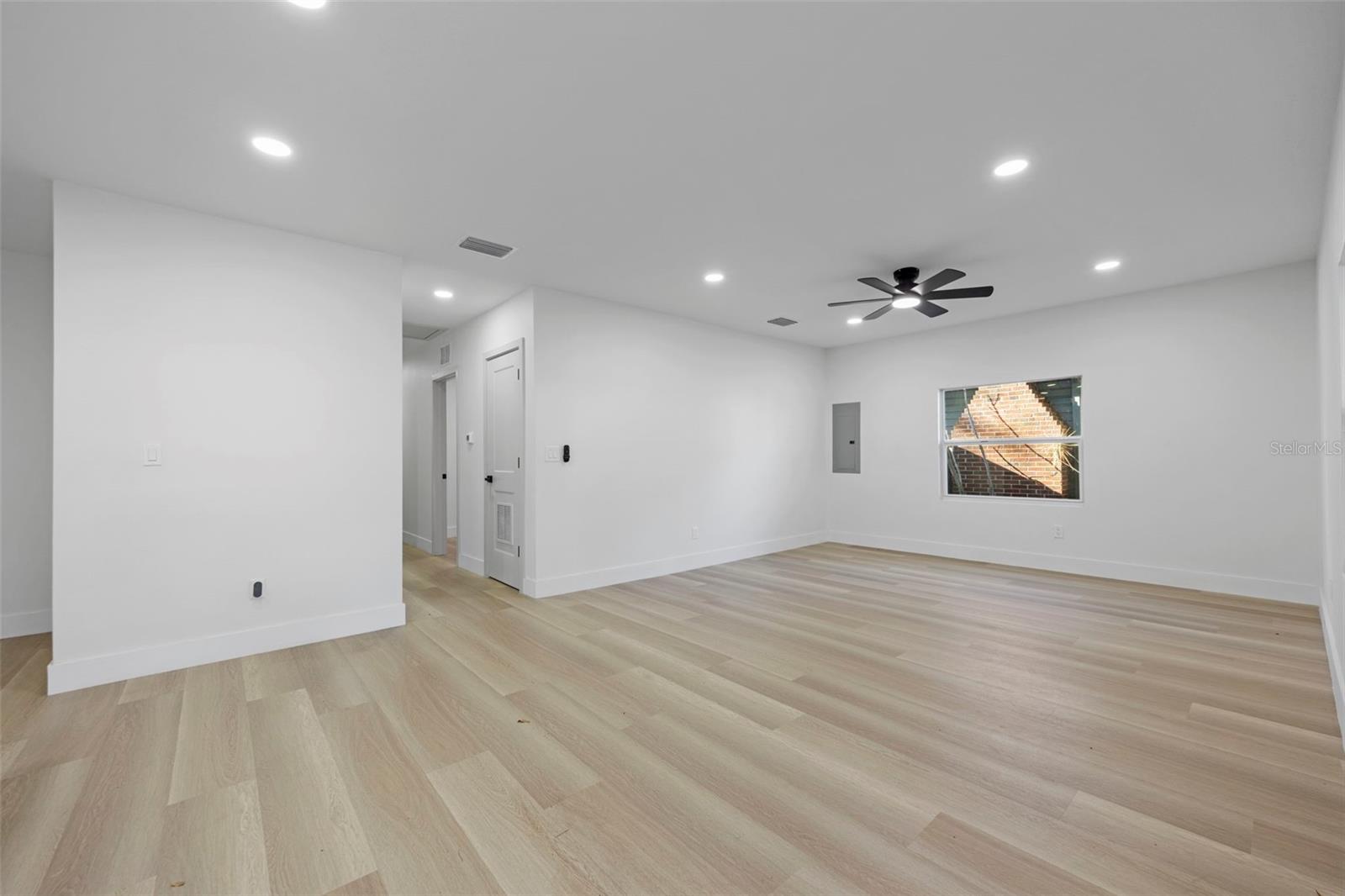 Image 5 of 40 For 4012 Central Avenue