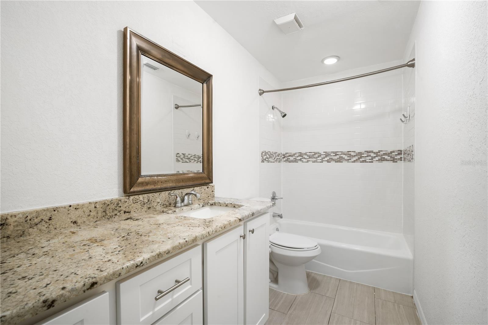 Image 12 of 19 For 3818 Iowa Avenue