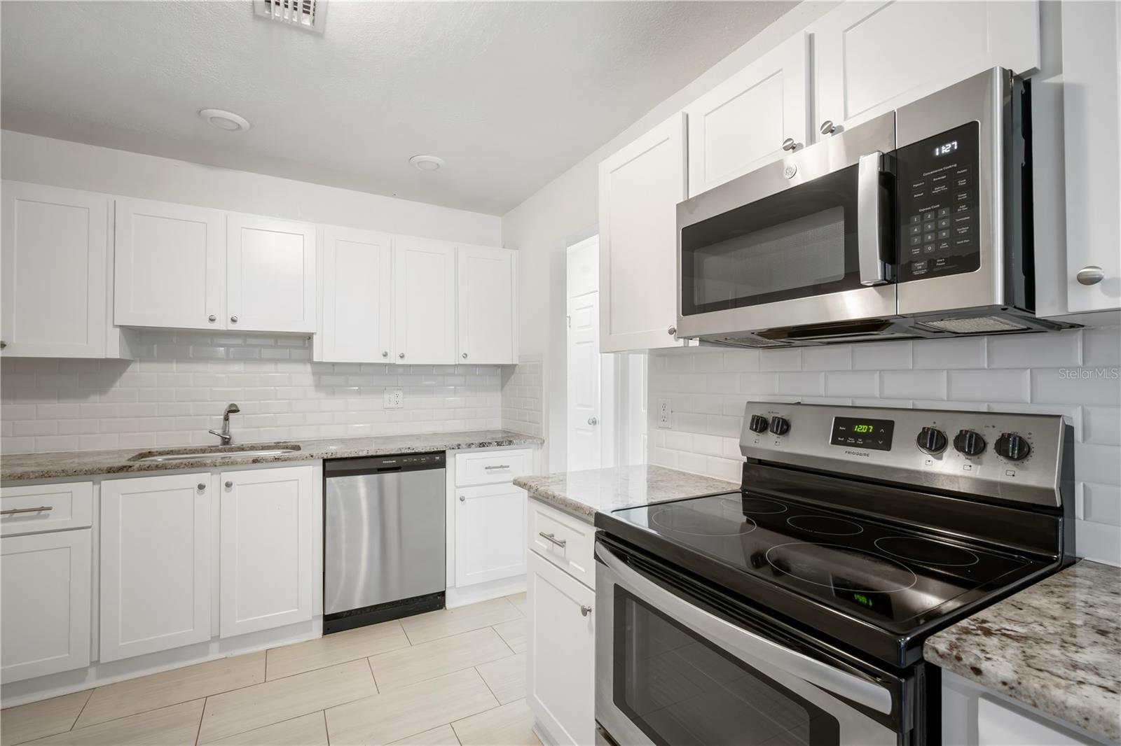 Image 5 of 19 For 3818 Iowa Avenue