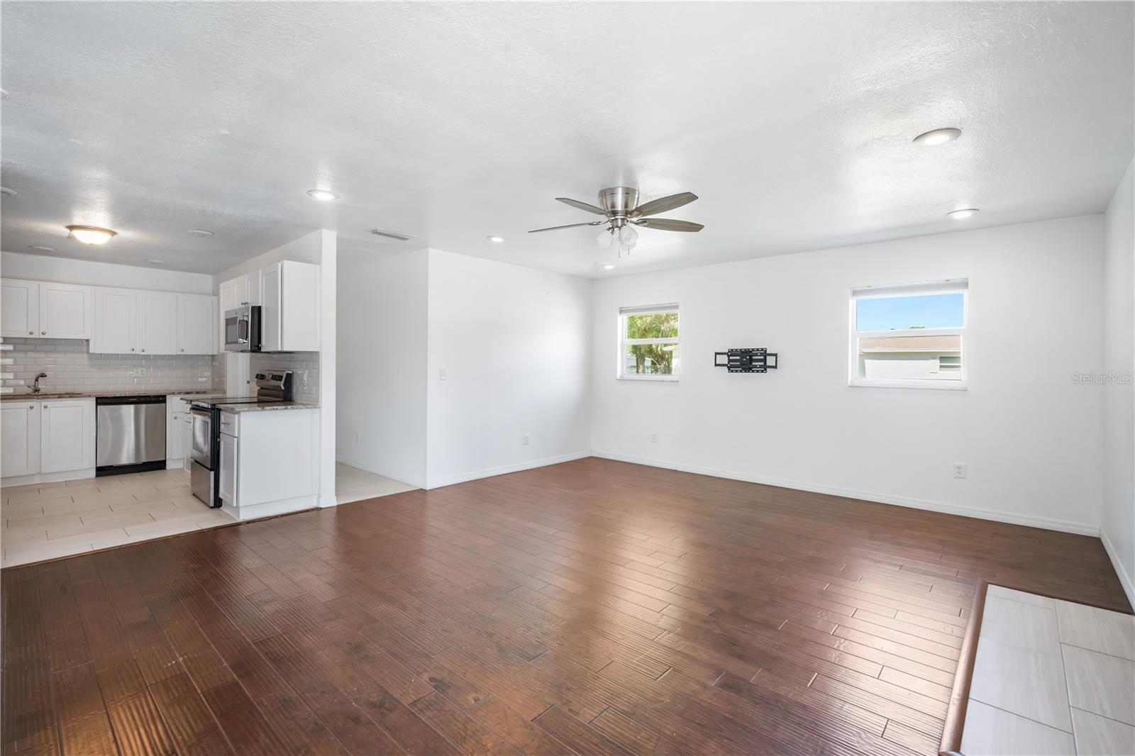 Image 7 of 19 For 3818 Iowa Avenue