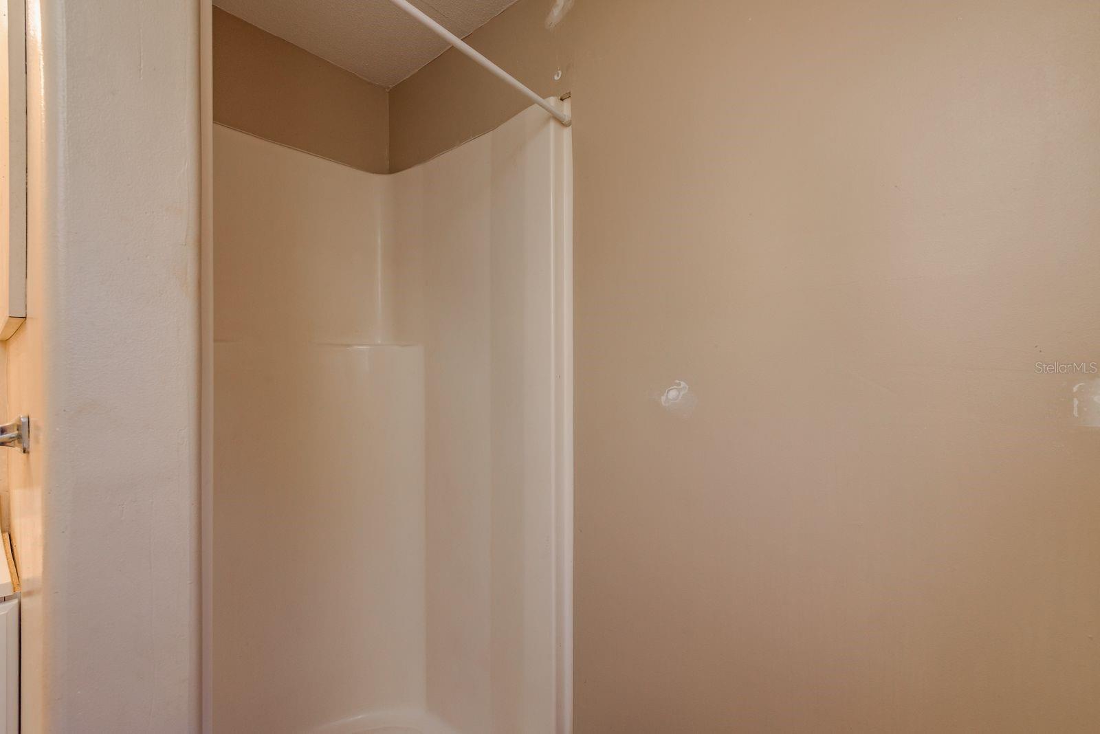 Listing photo id 13 for 6416 Candlewood Drive