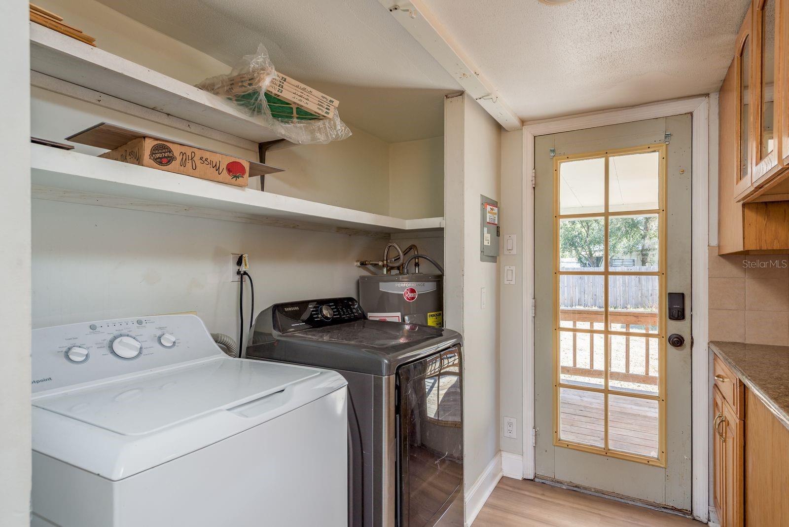 Listing photo id 14 for 6416 Candlewood Drive