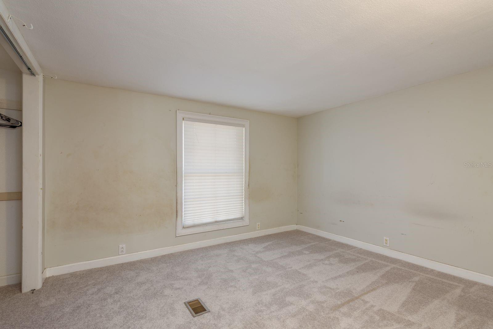 Listing photo id 16 for 6416 Candlewood Drive