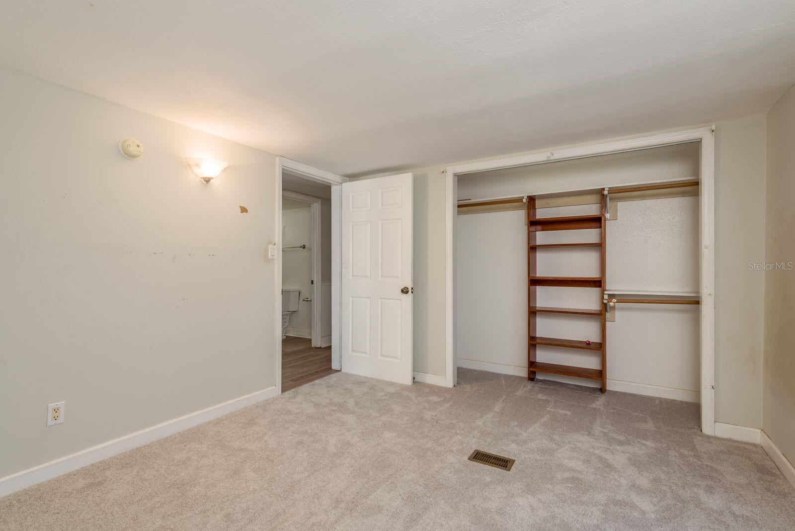 Listing photo id 17 for 6416 Candlewood Drive