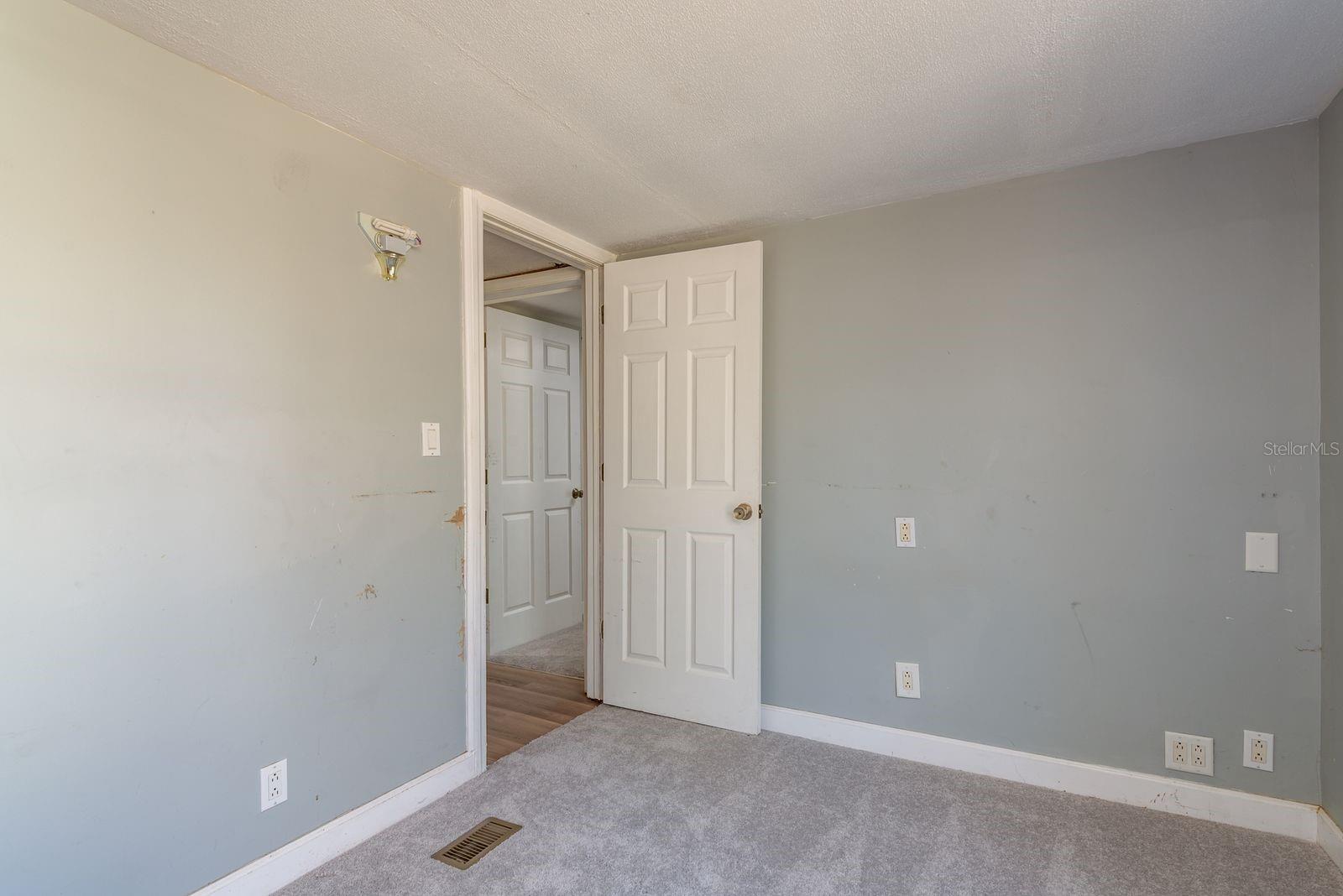 Listing photo id 19 for 6416 Candlewood Drive