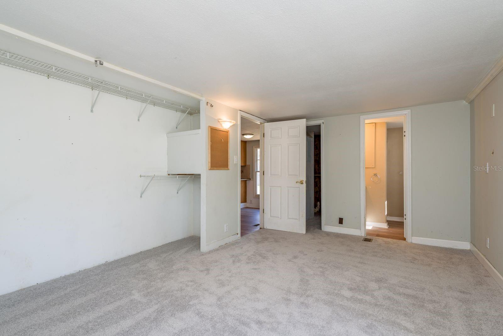 Listing photo id 21 for 6416 Candlewood Drive