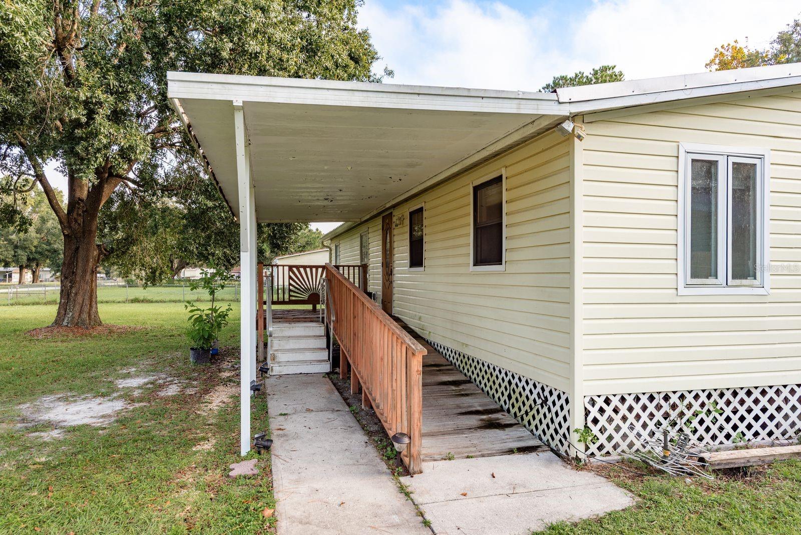 Listing photo id 2 for 6416 Candlewood Drive