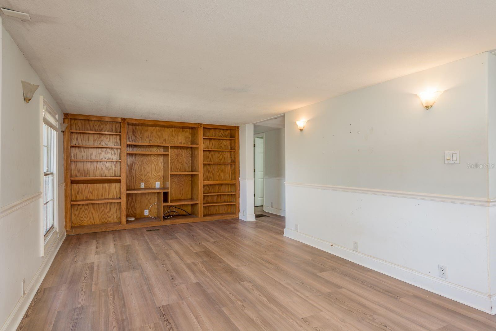 Listing photo id 5 for 6416 Candlewood Drive