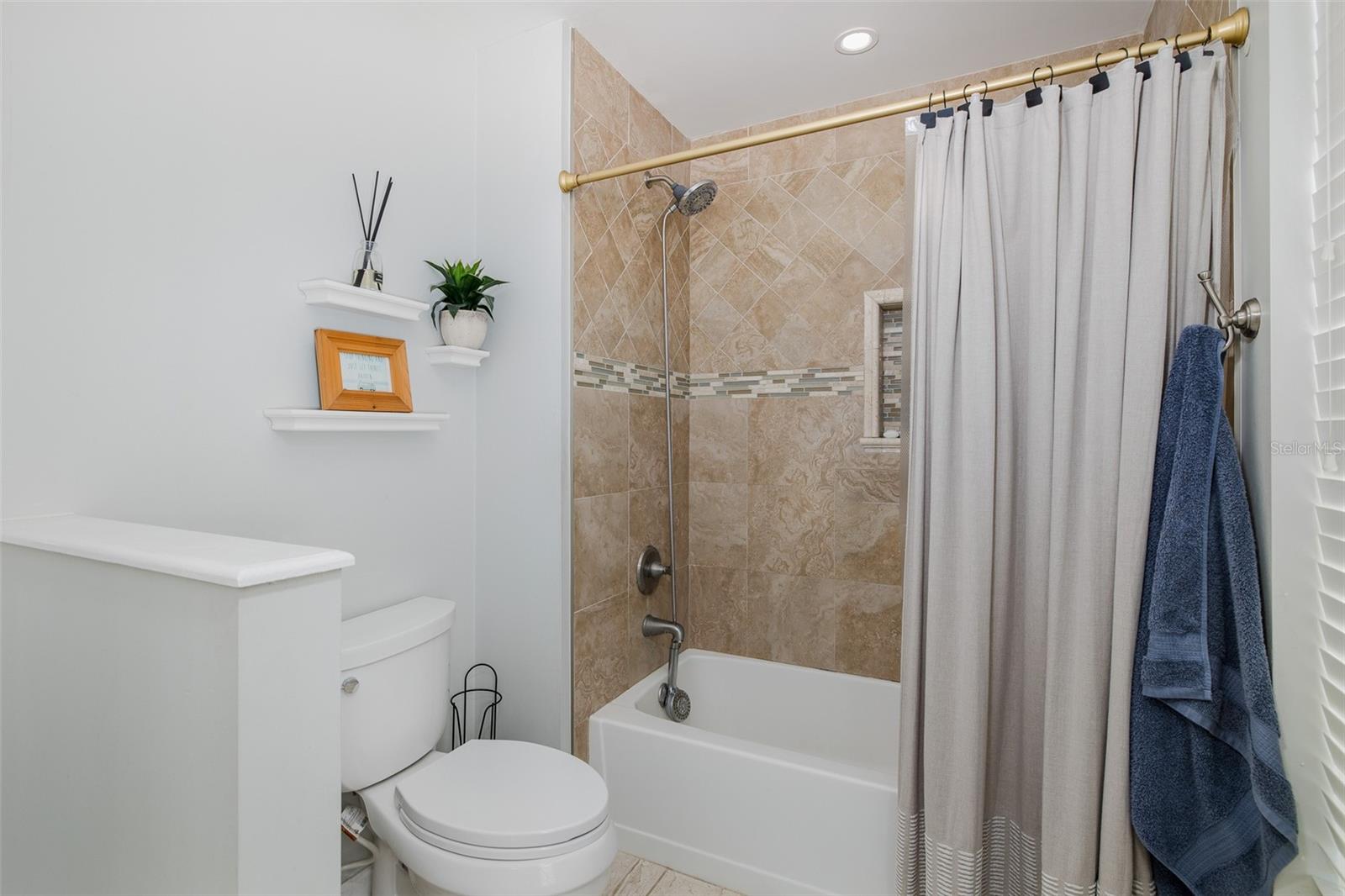 Image 28 of 58 For 17304 Carriage Way