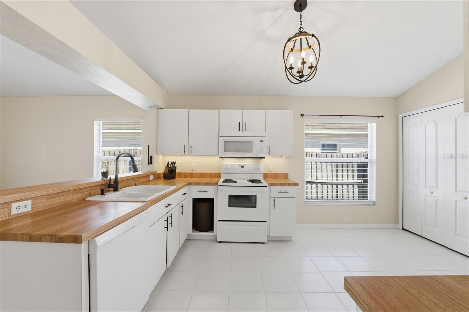 Image 16 of 46 For 4112 Savage Station Circle