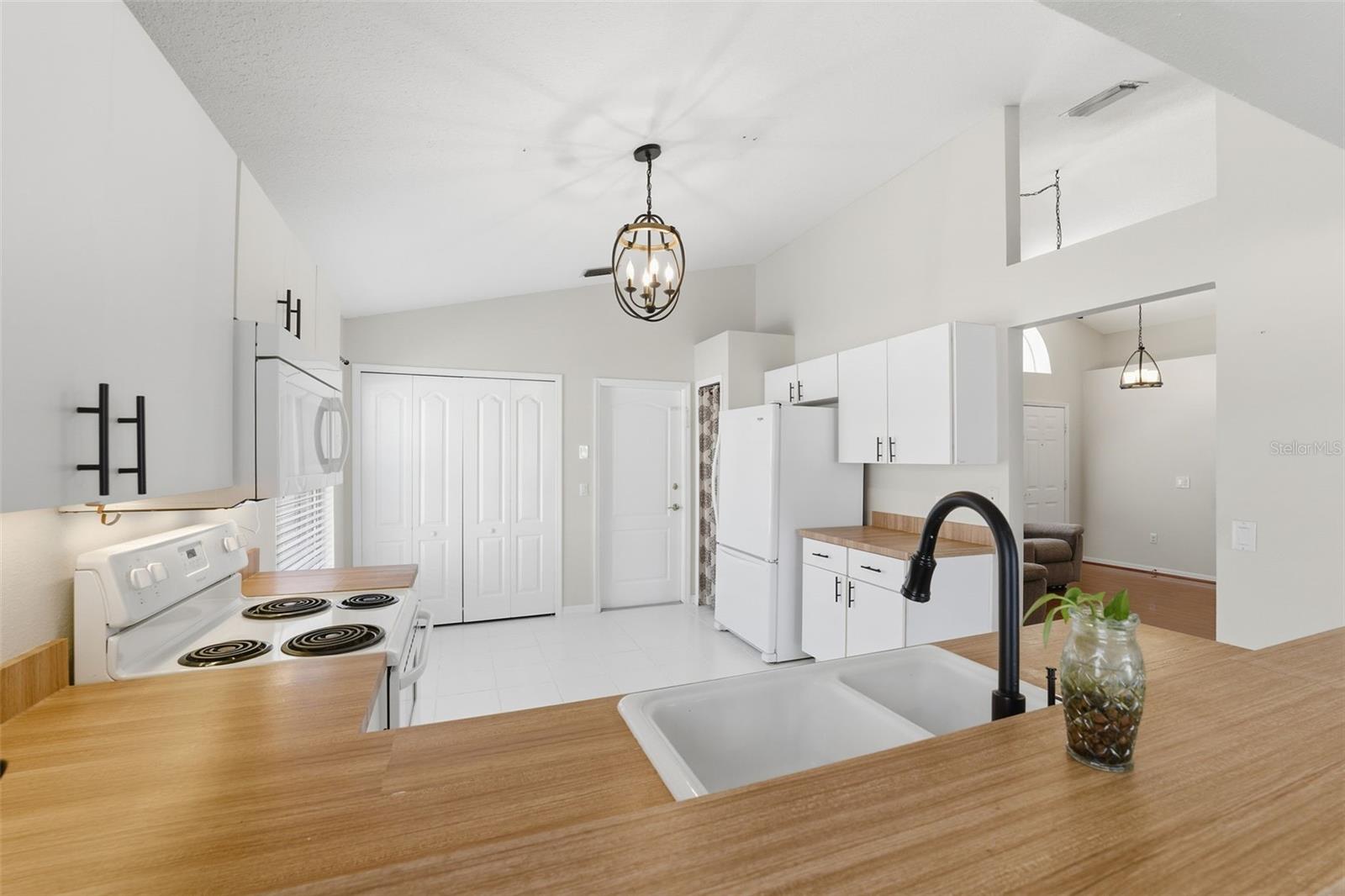 Image 17 of 46 For 4112 Savage Station Circle